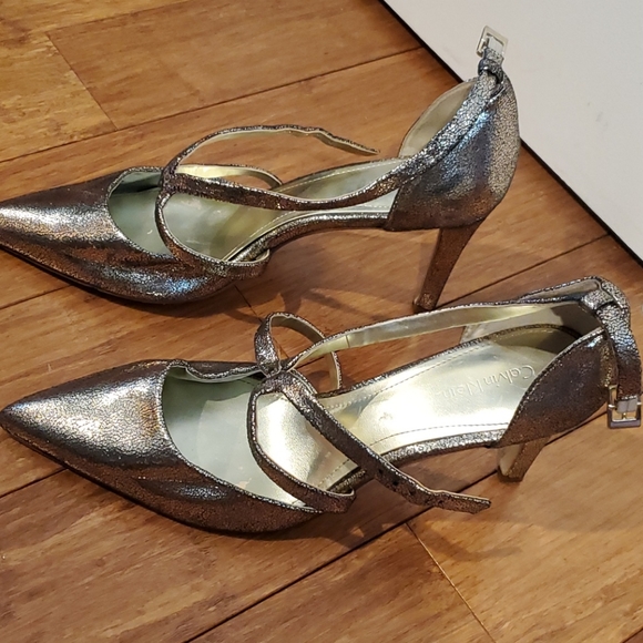 Calvin Klein hammered gold heels - Picture 2 of 4